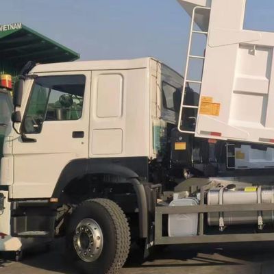 Beli 10 Roda Kapasitas 25-30 ton HOWO 6X4 Truk Pengeboran Tanker Bahan Bakar 300L 5600X2300X1500 Ban 7.00r16 6+1 Ban Cadangan Disesuaikan Kiri Dan Kanan Mengemudi online manufacture