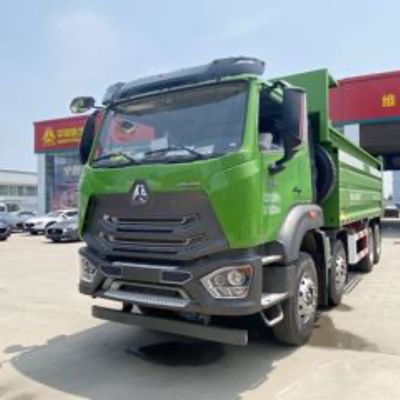 Harga yang bagus Digunakan Sinotruk HOWO NX 8x4 Dump Truck 50 Ton dengan Tarpaulin dan Tangki Bahan Bakar 400L on line