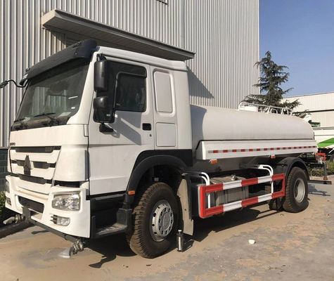 Harga yang bagus SINOTRUCK 4X2 5CBM Kendaraan khusus air Truk Transmisi manual tipe 10 ton Beban nominal on line